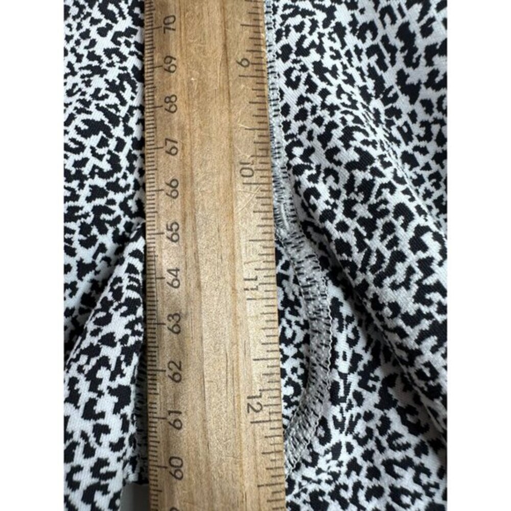 Athleta Animal Print Salutation Stash II Textured Tight Size Medium Black/White‎ - Picture 7 of 8